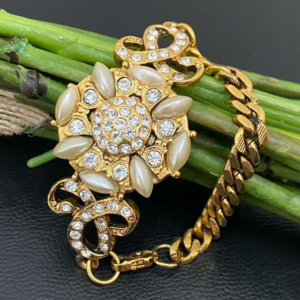 Vintage Unsigned Gold-tone Faux Pearl & Rhinestones Flower Center Bracelet 32.6g